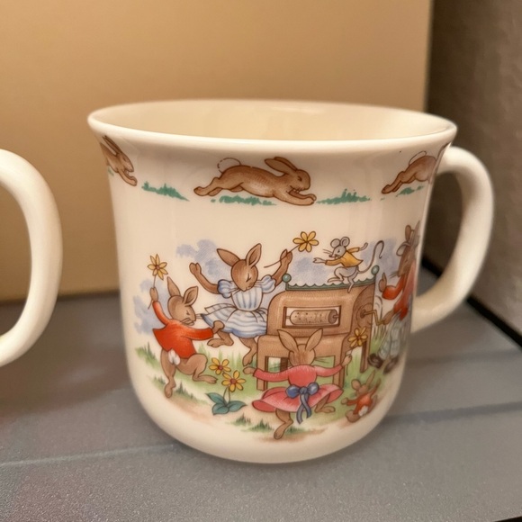 Royal Doulton vintage Bunnykins tea cups one double handle & one single handle - Picture 3 of 5
